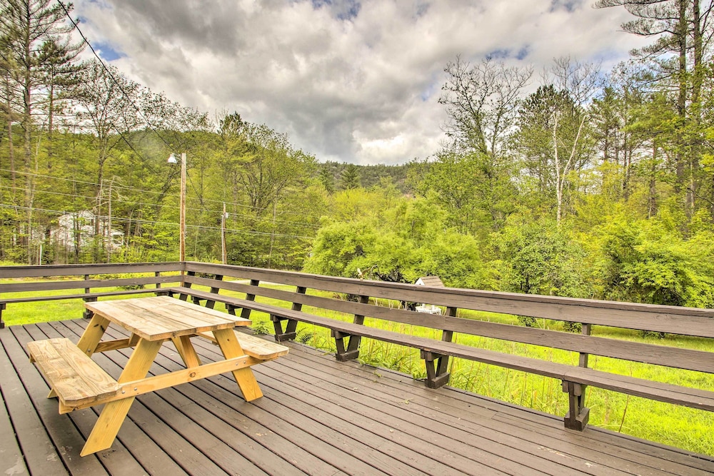 Picturesque Retreat on 1 Acre w Gas Grill — hotel in Bartlett