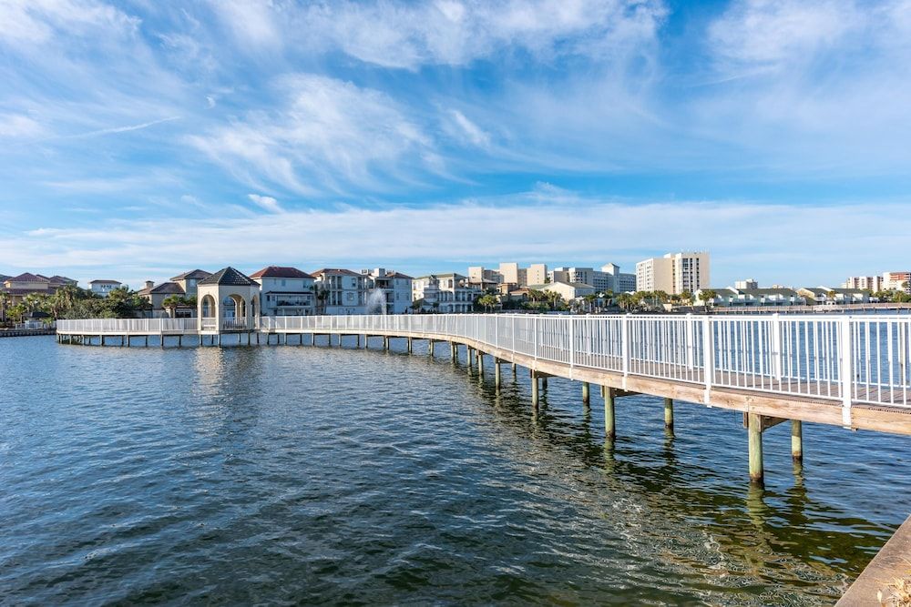 Destination - carbon neutral hotel in Destin