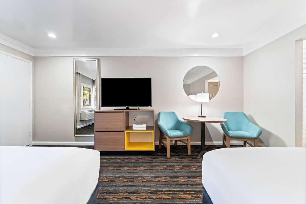 Days Inn by Wyndham San Diego Hotel Circle - photo 18