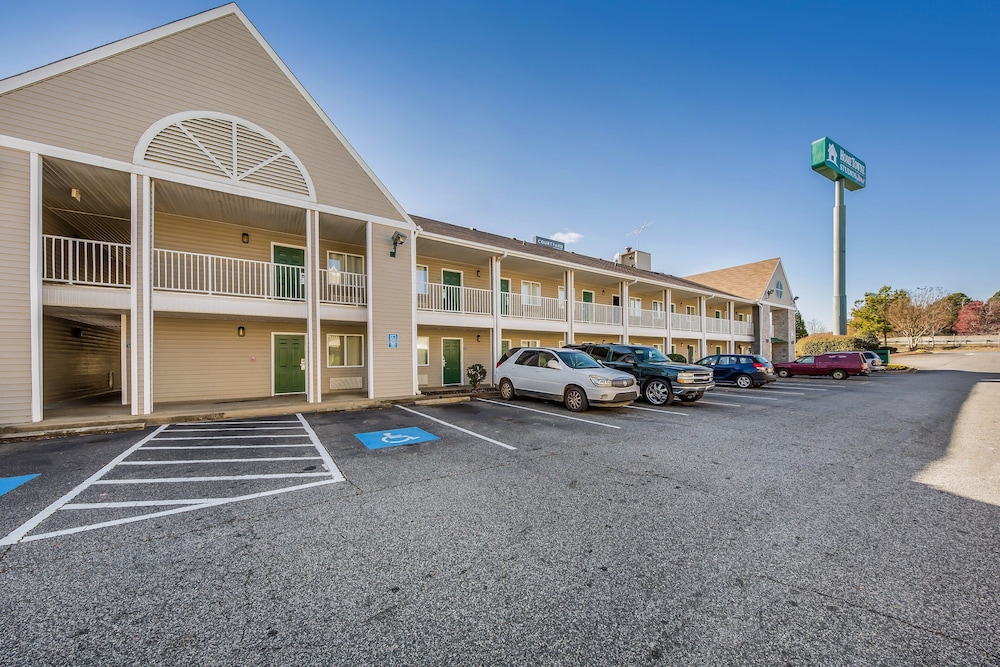 HomeTowne Studios by Red Roof Spartanburg Asheville Highway in Spartanburg, United States