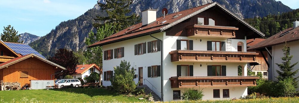 Haus Luna Apartment Luna 6 — 4-Star Luxury Hotel in Schwangau, Germany