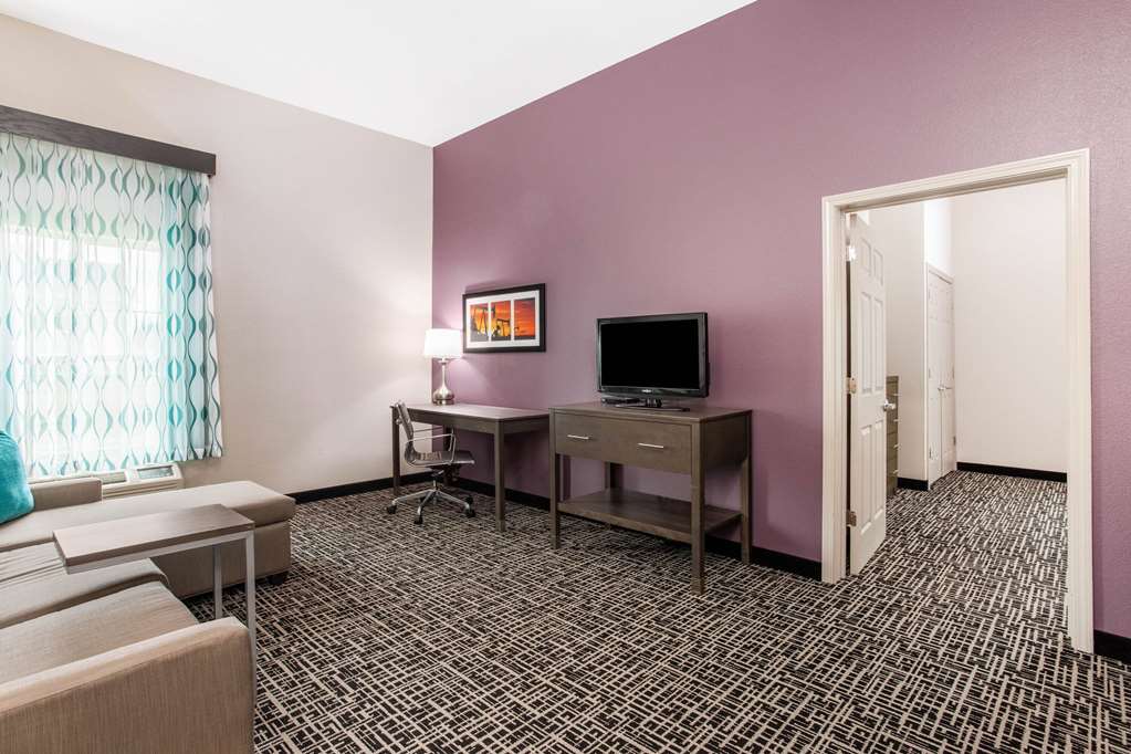 La Quinta Inn & Suites by Wyndham Hillsboro - photo 15