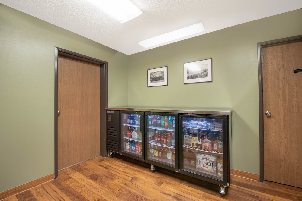 Four Seasons Inn - photo 15