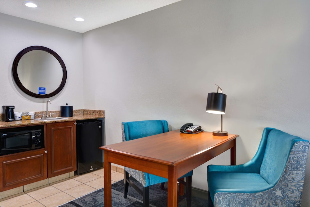 Hampton Suites Birmingham Hoover - photo 27
