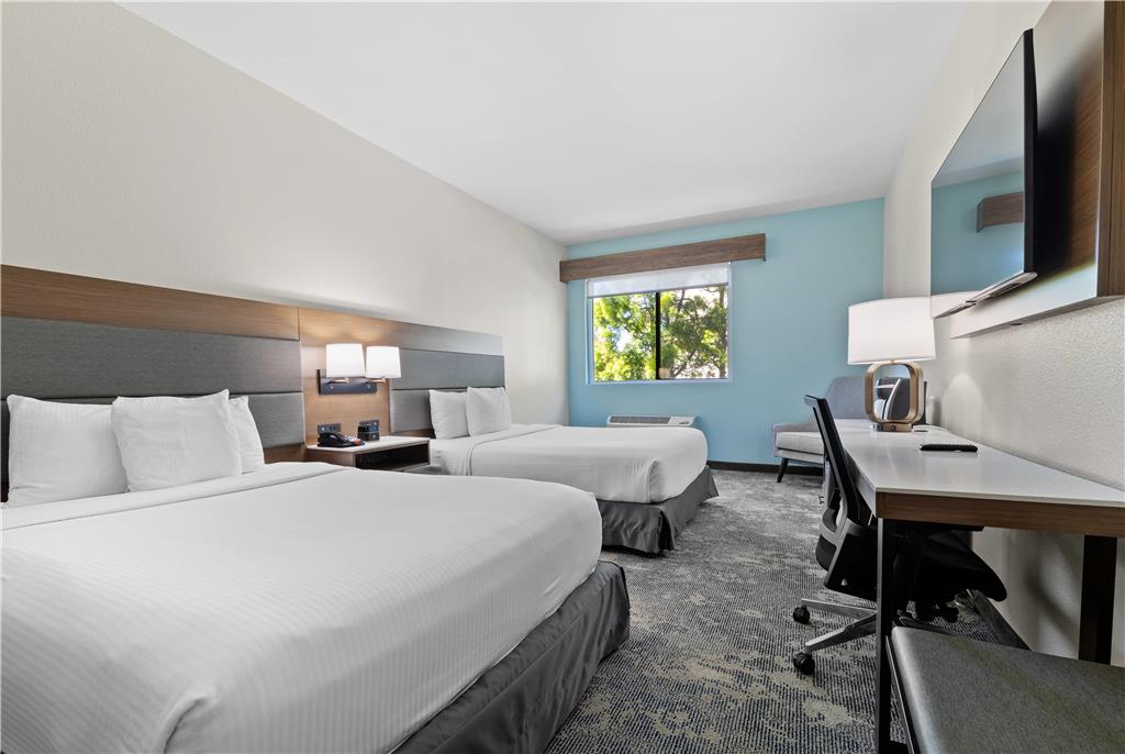 La Quinta Inn & Suites by Wyndham Santa Cruz - photo 20