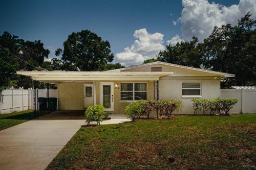 Comfy house walk to Stadium — 4-Star Luxury Hotel in Tampa, United States