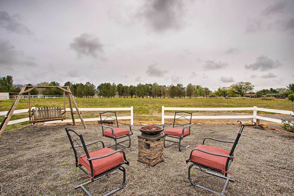 The Farmhouse at Grand Valley Getaway with Alpacas — 4-Star Luxury Hotel in Grand Junction, United States