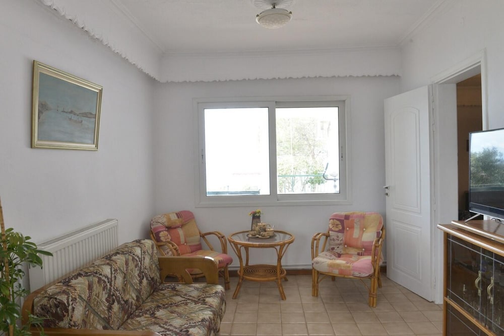 Salamis Beachfront House — 4-Star Luxury Hotel in Salamina, Greece