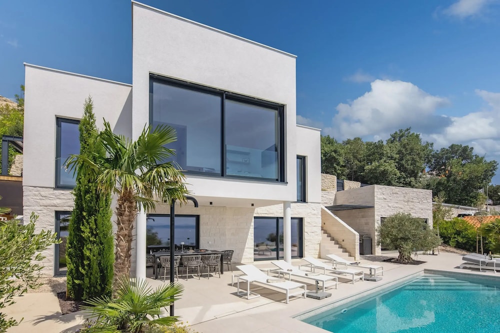 Luxusvilla Marim — 4-Star Luxury Hotel in Punat, Croatia