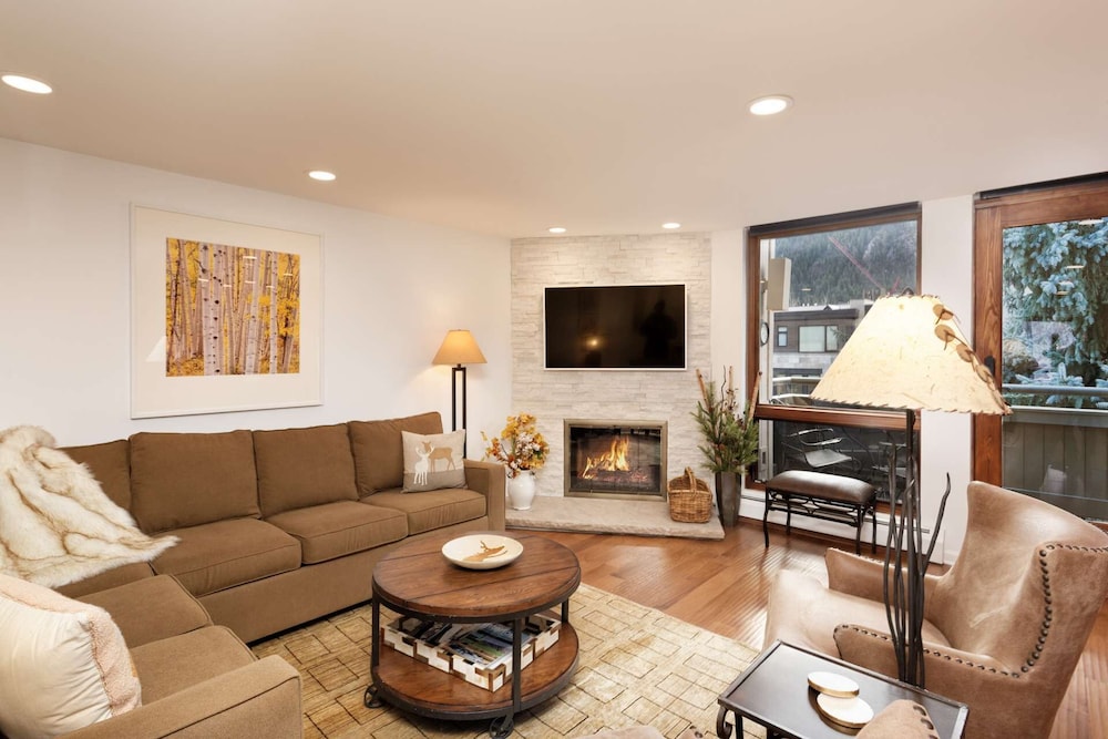 Concept 600 two bedroom 404 — 4-Star Luxury Hotel in Aspen, United States