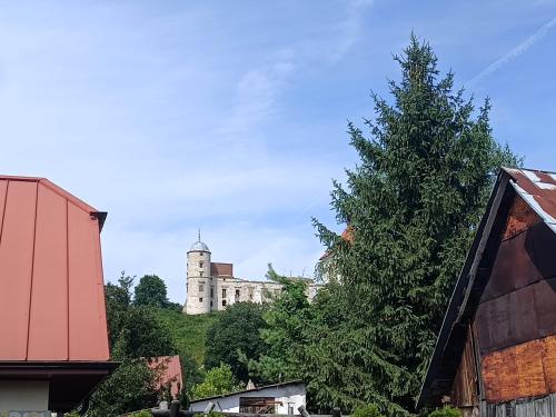 Dom w Janowcu z widokiem na zamek blisko Magiczne Ogrody — hotel in Janowiec