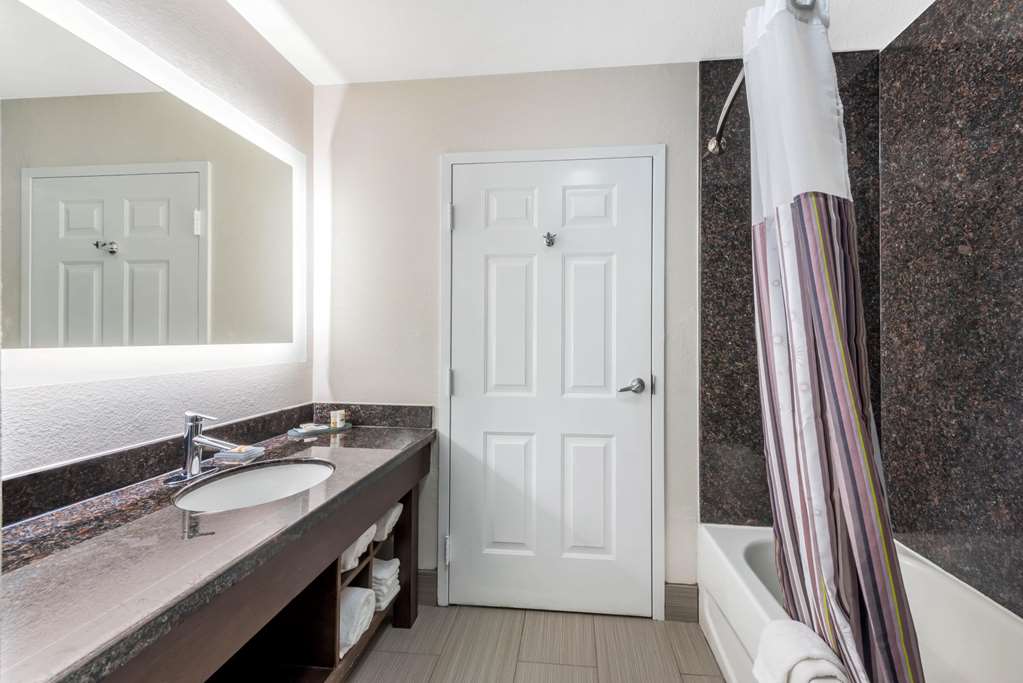 La Quinta Inn & Suites by Wyndham Orange - photo 23