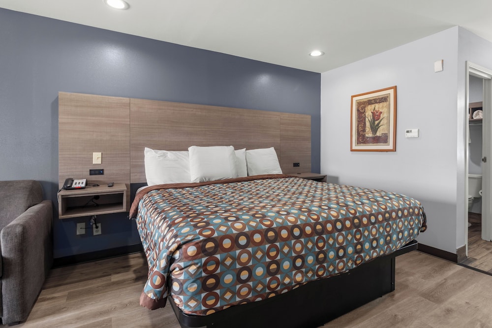 Express Inn and Suites - photo 20