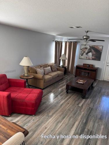 New Home with King Bed and 3 Bedrooms Fire pit Minutes to Cota and Tesla — 4-Star Luxury Hotel in Austin, United States