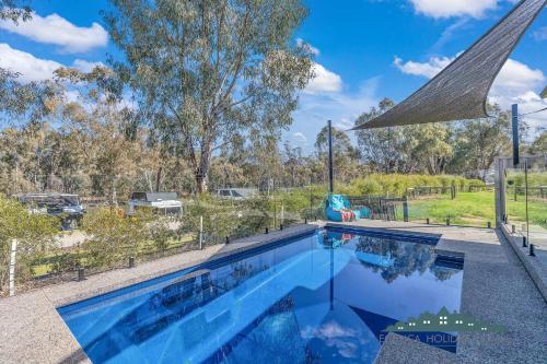 Marina Views - carbon neutral hotel in Moama