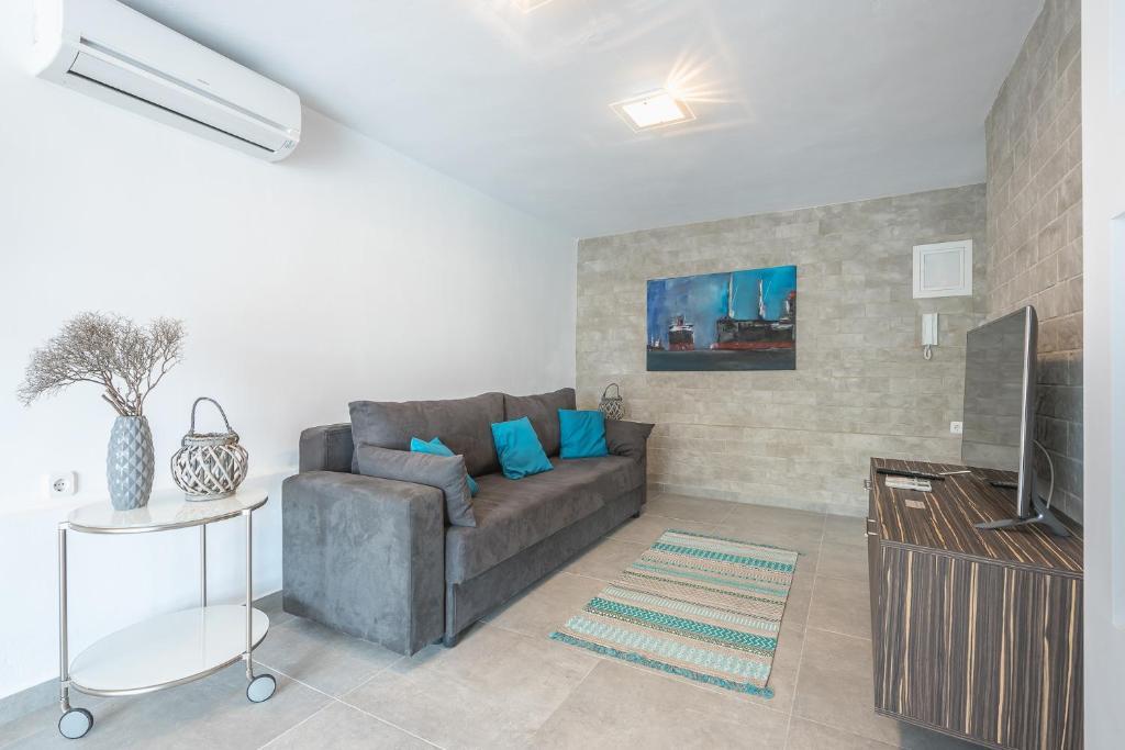 Panorama Residence 2min drive from the Beach — 4-Star Luxury Hotel in Kea, Greece