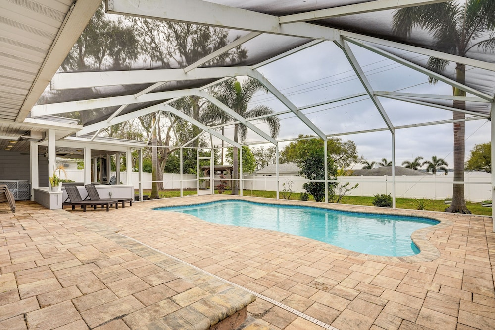 6 Mi to Legoland: Retreat w Pool & Fenced Yard — hotel in Winter Haven