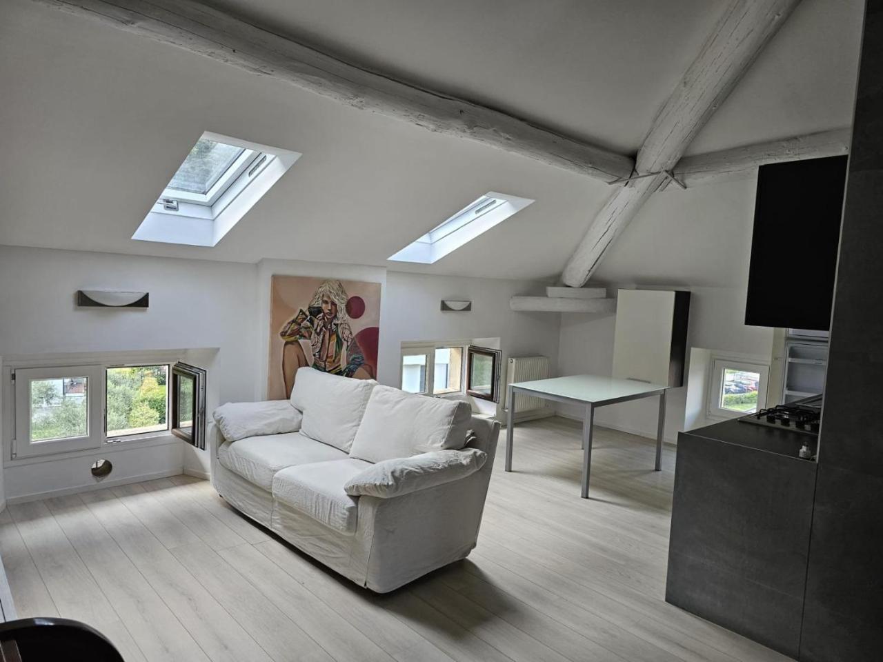 Casa Laura Riva Del Garda — 4-Star Luxury Hotel in Riva Del Garda, Italy