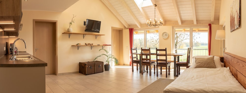 Ferienwohnungen Gut Mischenried — 4-Star Luxury Hotel in Wessling, Germany