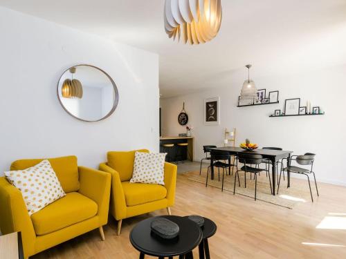 Apartment Sea Shell Triplex Three Bedroom Apartment with Terrace
