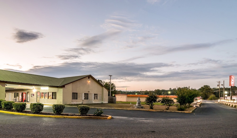 Red Roof Inn Sylacauga - photo 32
