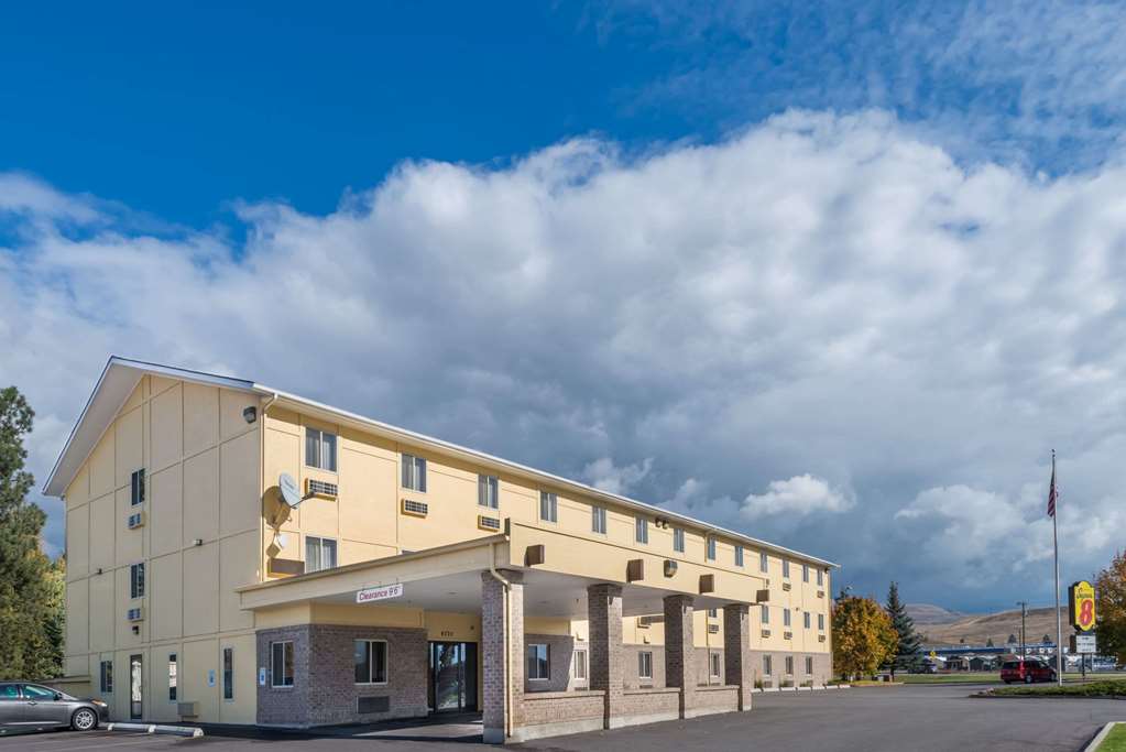 Super 8 by Wyndham Missoula Reserve St. - carbon neutral hotel in Missoula
