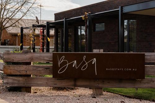 Basq Stays — Rutherglen