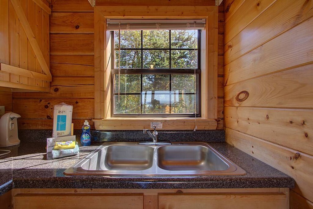 Picturesque 2 2 Close to Parkway - photo 28