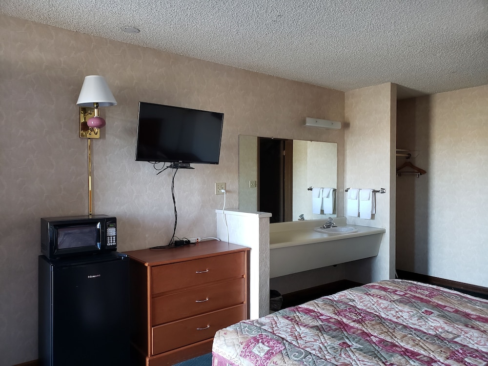 Oasis Inn & Suites - photo 6