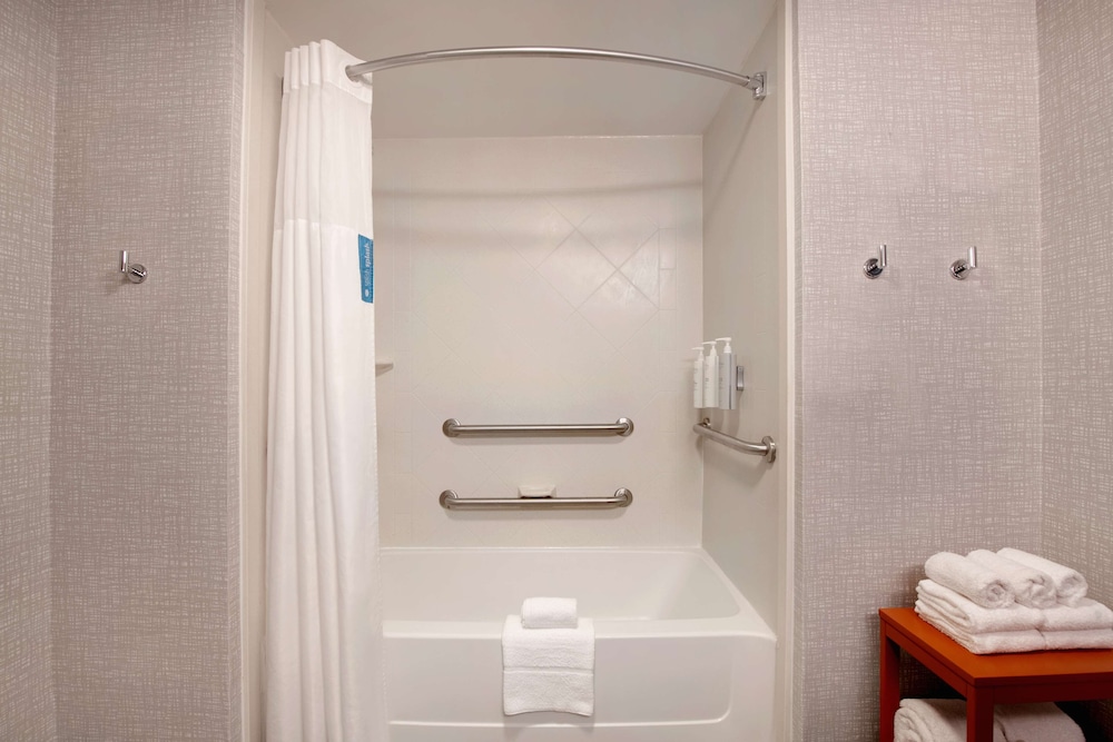 Hampton Inn Anderson Alliance Business Park - photo 35