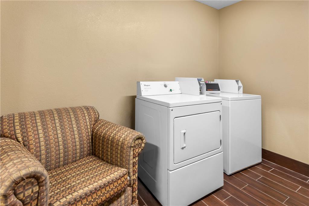 Super 8 by Wyndham Bellefontaine - photo 36
