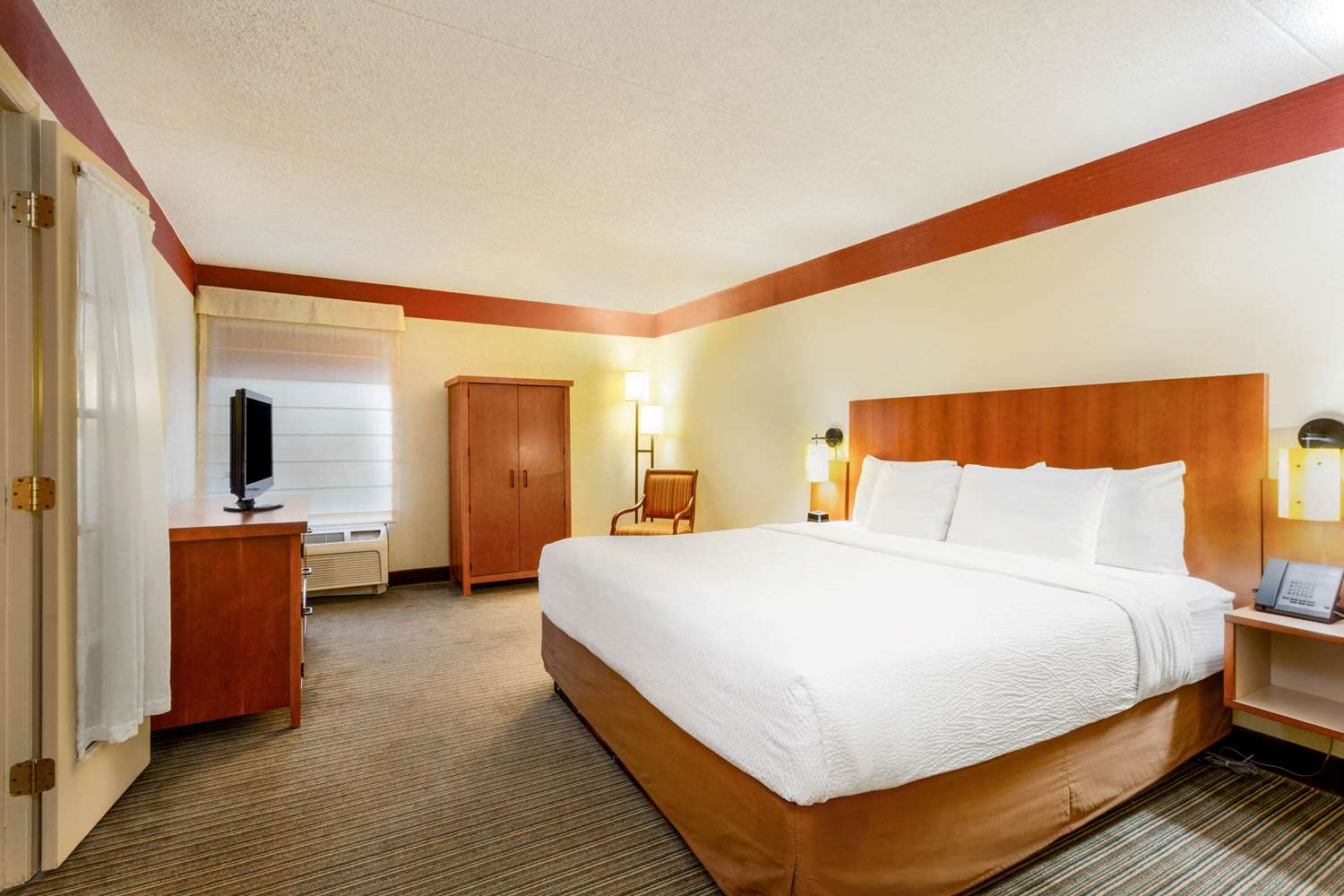 Spark by Hilton Charlotte Airport North - photo 7