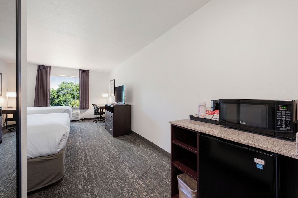Cobblestone Hotel & Suites Urbana - photo 17