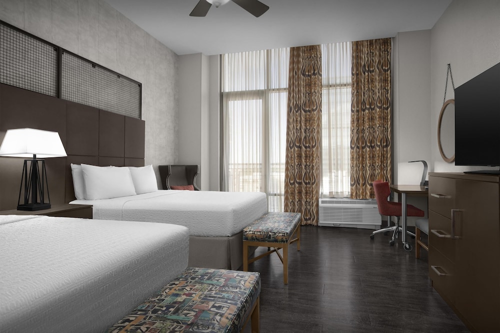 Hampton Inn & Suites Austin @ The University Capitol - photo 10
