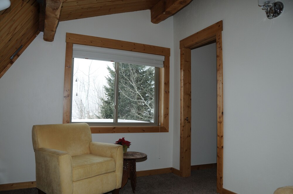 Fin and Feather Inn - photo 9