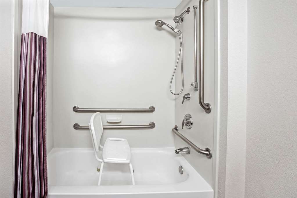 La Quinta Inn & Suites by Wyndham Tucson Airport - photo 20