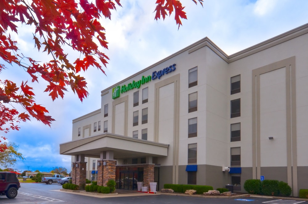 Holiday Inn Express Fayetteville Univ of AR Area by IHG in Fayetteville, United States