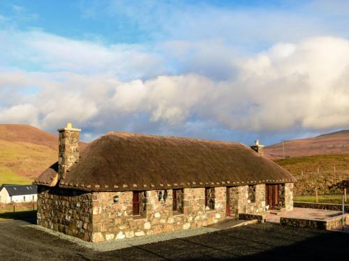 Holiday Home Glenn Cottage by Interhome — 4-Star Luxury Hotel in Portree, United Kingdom