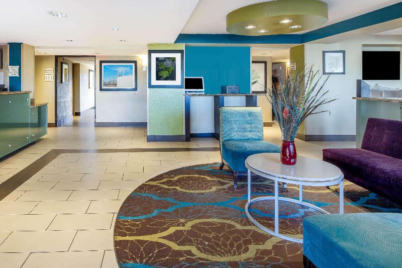 La Quinta Inn & Suites Oakland Airport Coliseum - photo 9