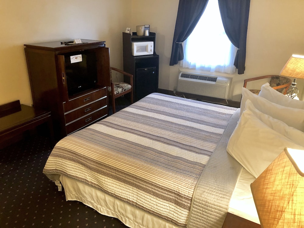 Bicentennial Inn - photo 11