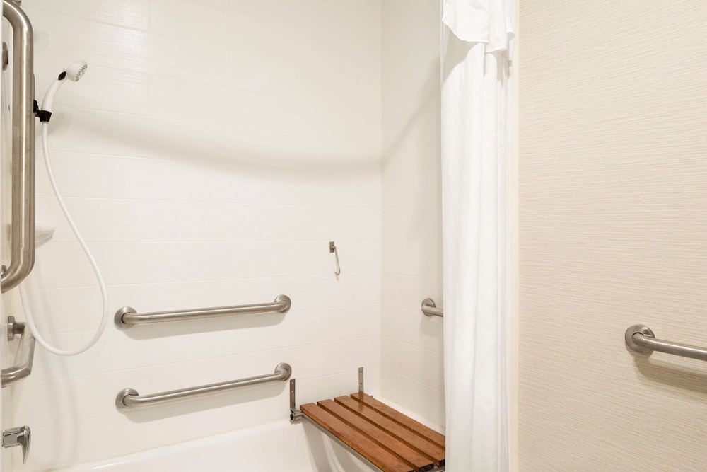 Homewood Suites Toledo Maumee - photo 34