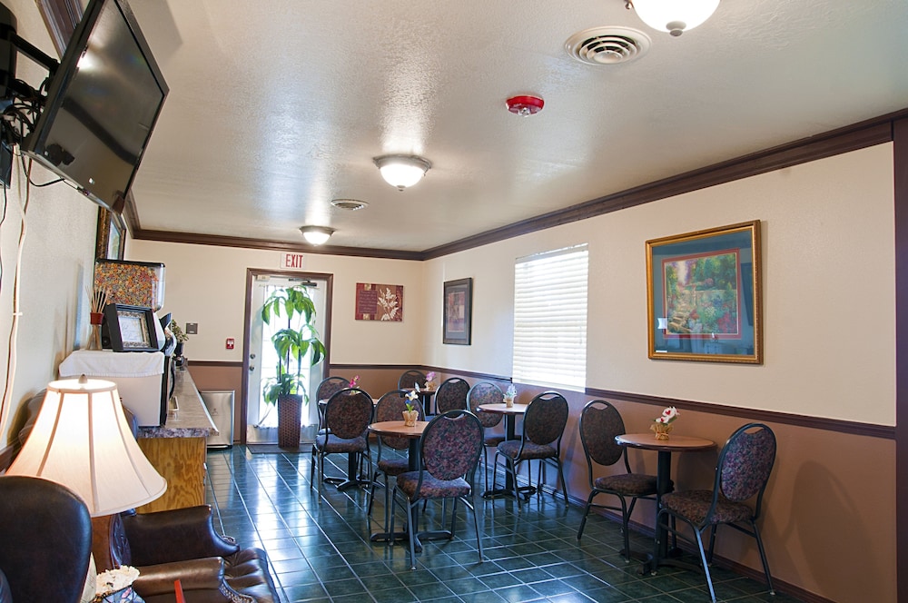 The Regency Inn - photo 23