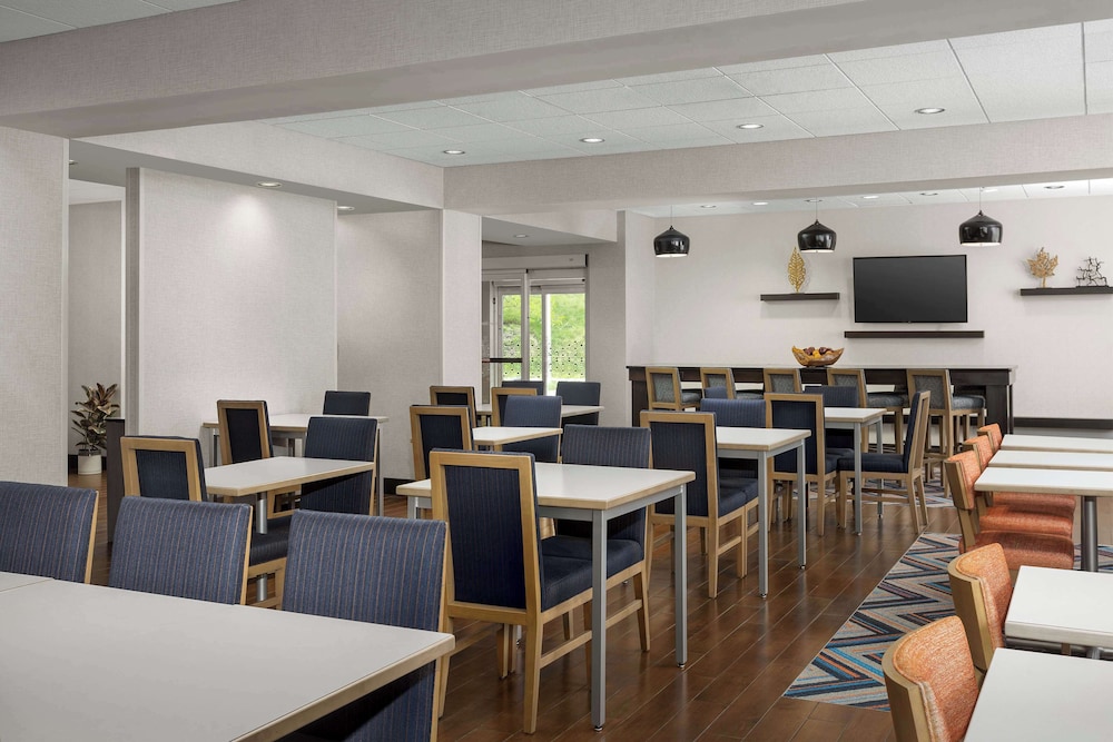 Hampton Inn Augusta - photo 3