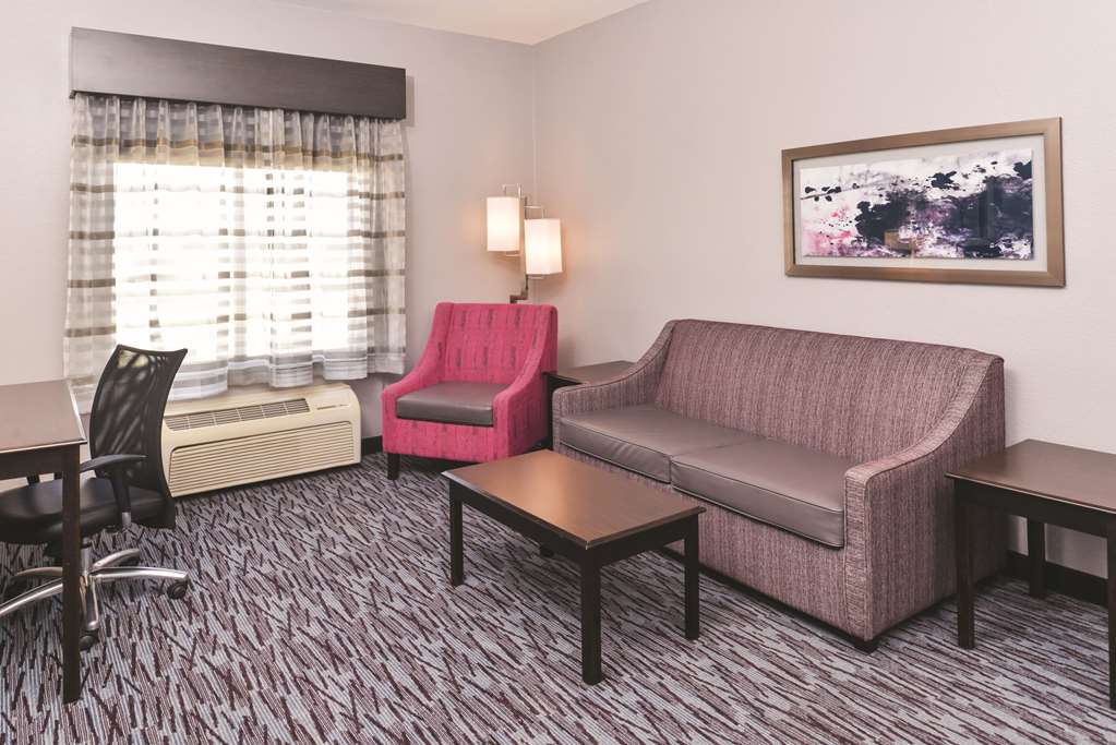 La Quinta Inn & Suites by Wyndham Abilene Mall - photo 12