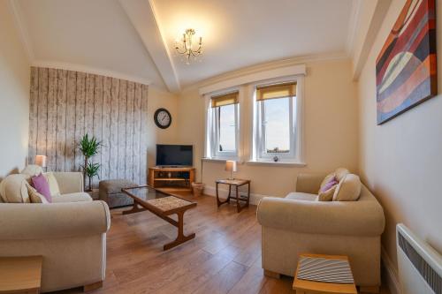 The Whitby Prospect Large Apartment with Stunning Views 2 Mins From Beach
