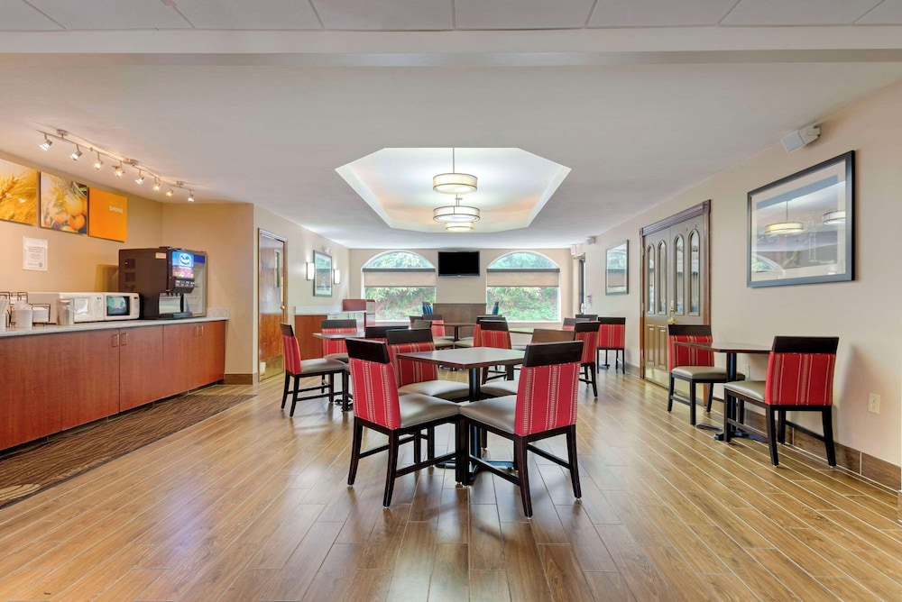 Comfort Inn & Suites Wilkes Barre Arena - photo 47