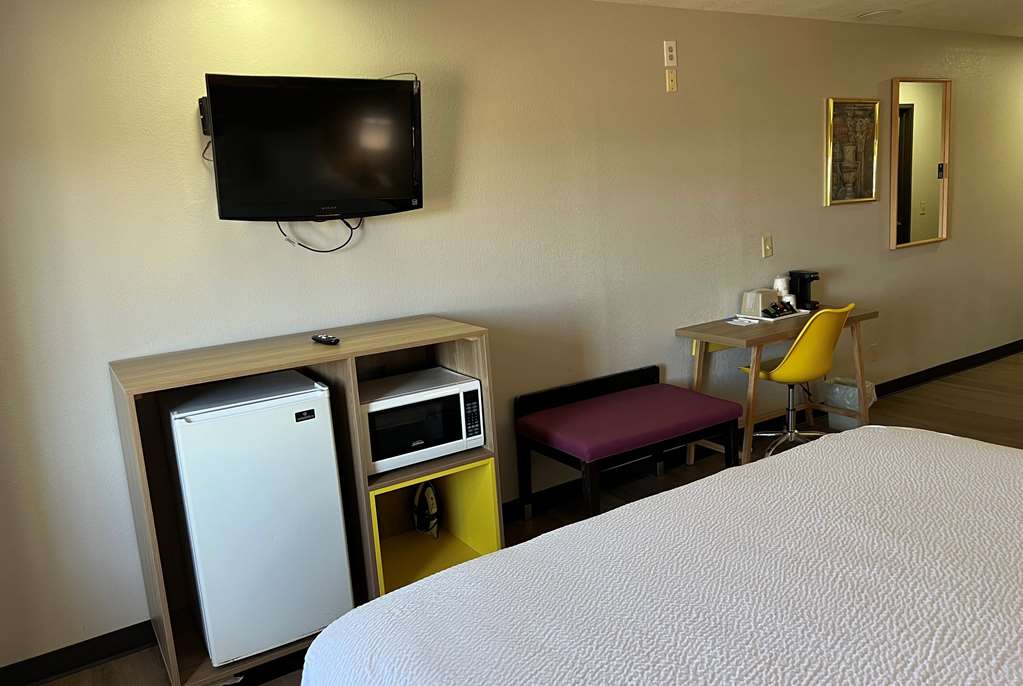 Days Inn & Suites by Wyndham Hutchinson - photo 32