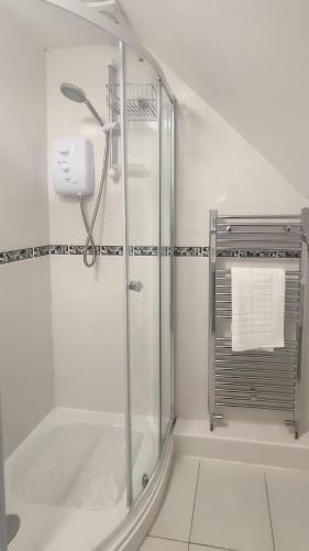 Stylish Coastal Home Pets & Parking By Adliv — 4-Star Luxury Hotel in Margate, United Kingdom