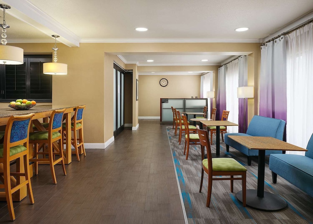 Hampton Inn Covington - photo 23
