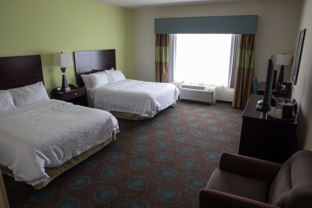 Hampton Inn Fayetteville - photo 9